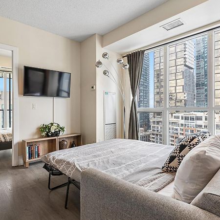 3 Bedroom Beside Cn Tower With Parking Downtown Τορόντο Εξωτερικό φωτογραφία