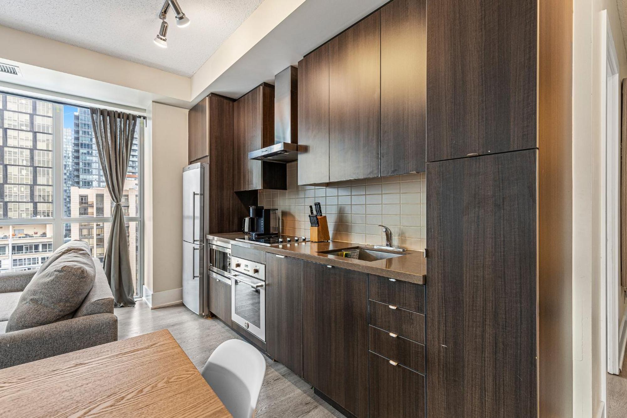3 Bedroom Beside Cn Tower With Parking Downtown Τορόντο Εξωτερικό φωτογραφία