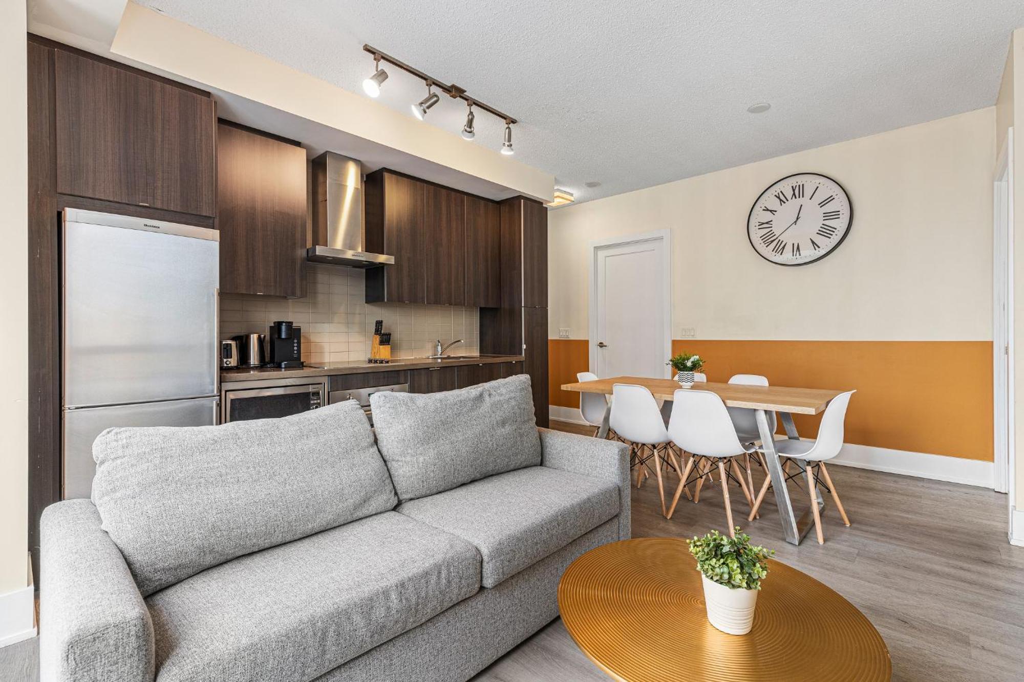 3 Bedroom Beside Cn Tower With Parking Downtown Τορόντο Εξωτερικό φωτογραφία