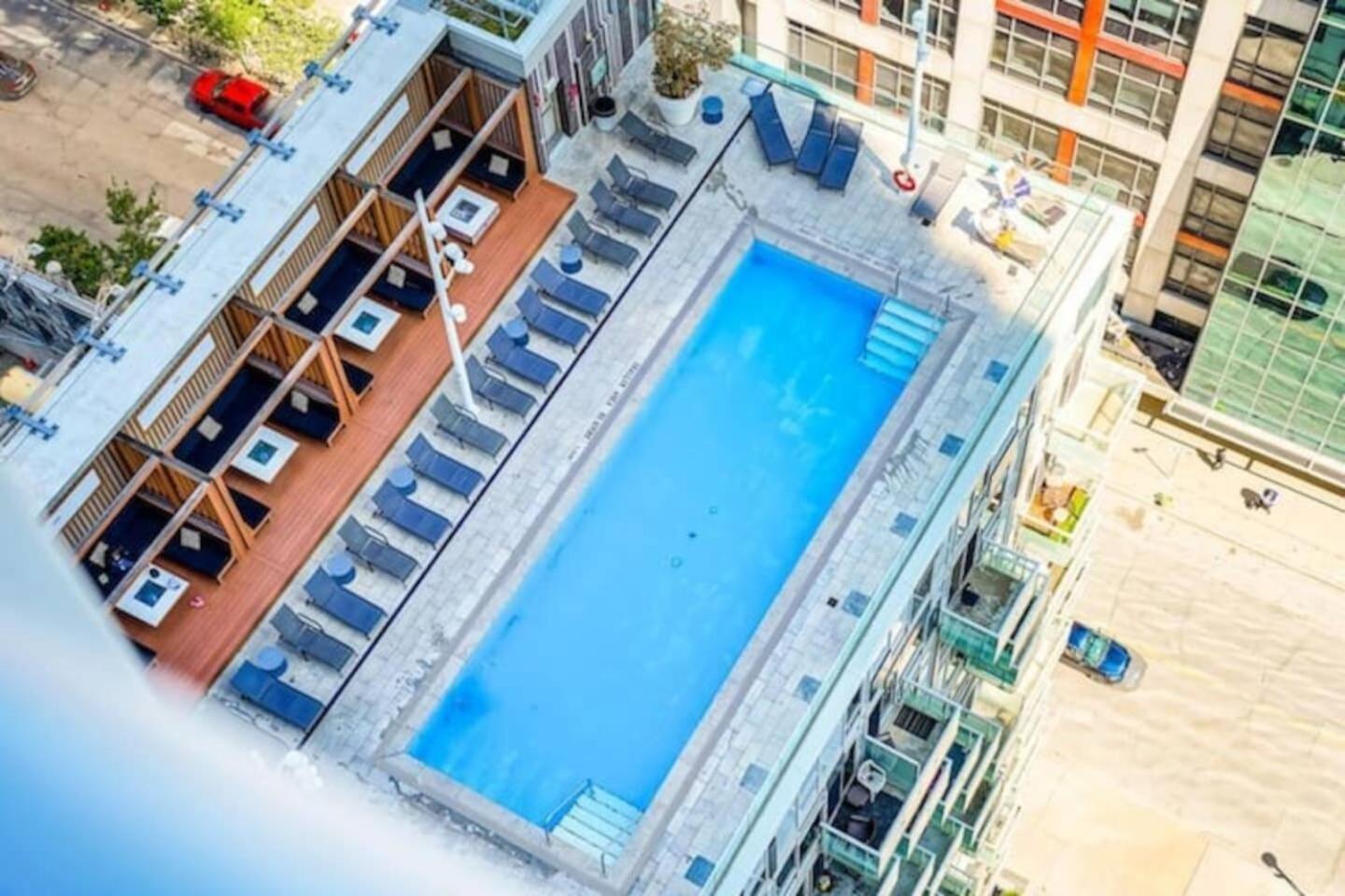 3 Bedroom Beside Cn Tower With Parking Downtown Τορόντο Εξωτερικό φωτογραφία