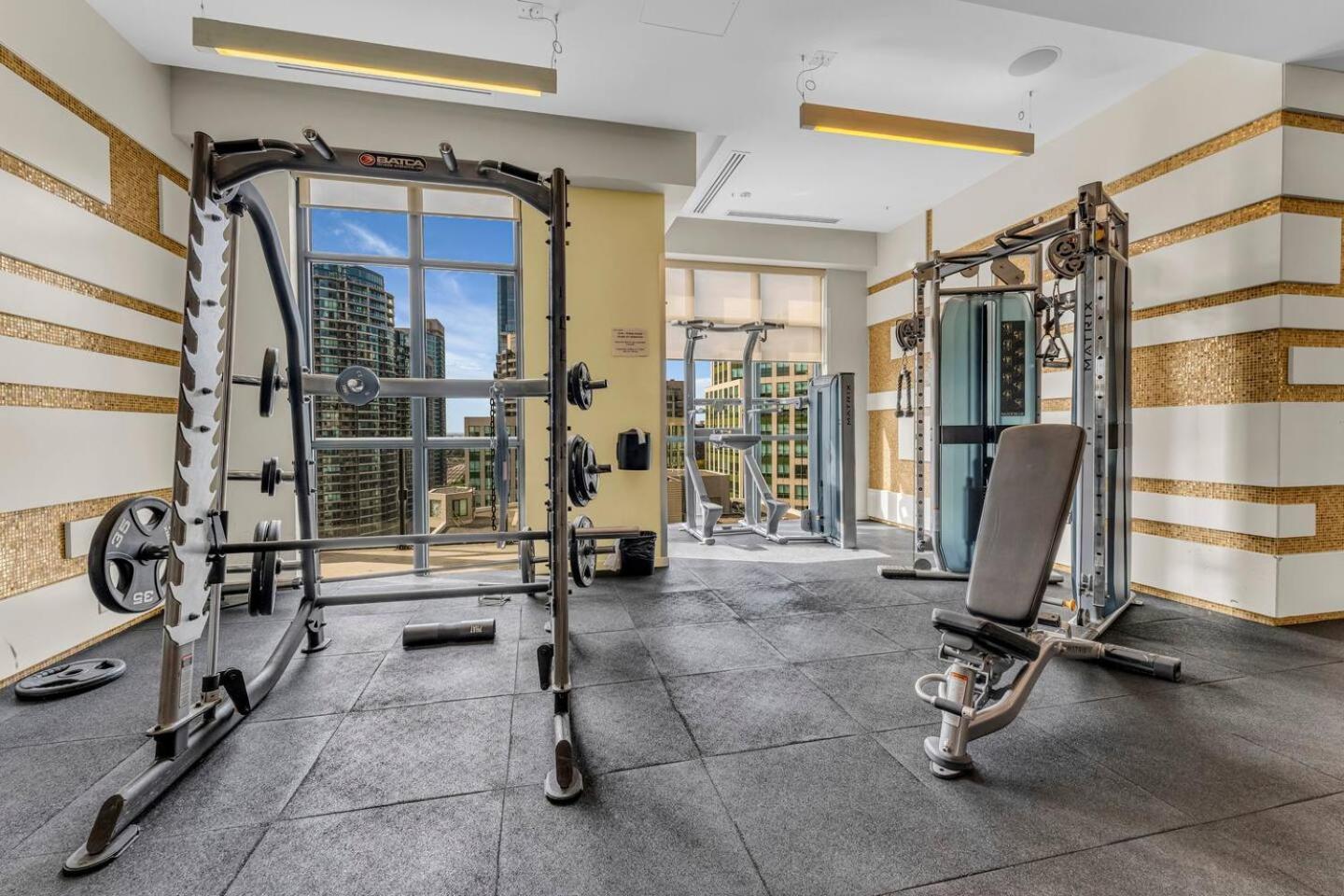 3 Bedroom Beside Cn Tower With Parking Downtown Τορόντο Εξωτερικό φωτογραφία