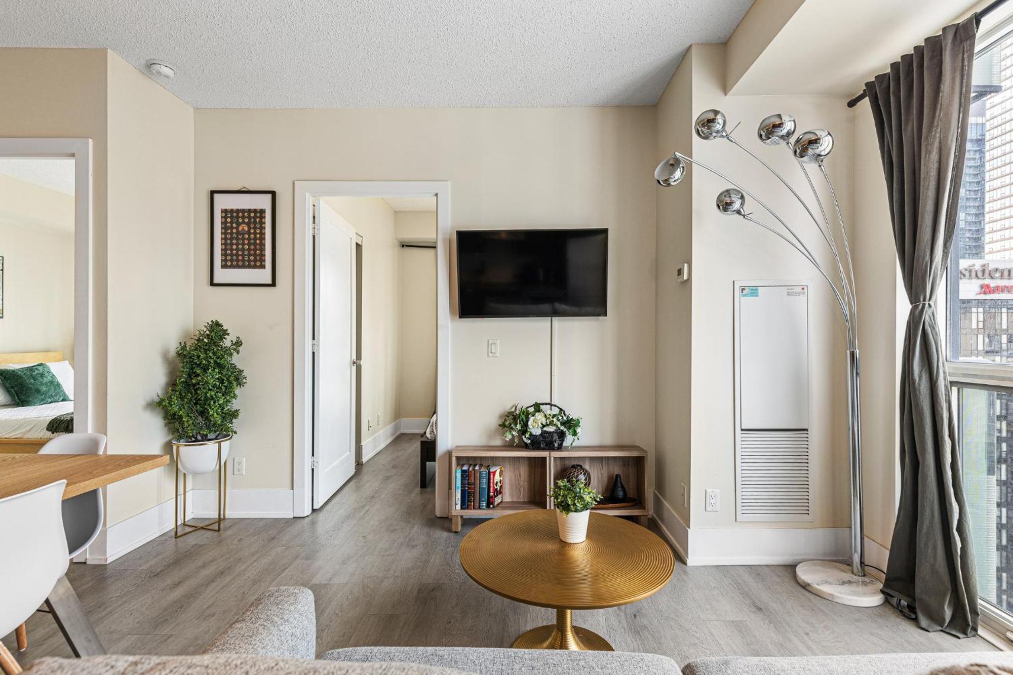 3 Bedroom Beside Cn Tower With Parking Downtown Τορόντο Εξωτερικό φωτογραφία