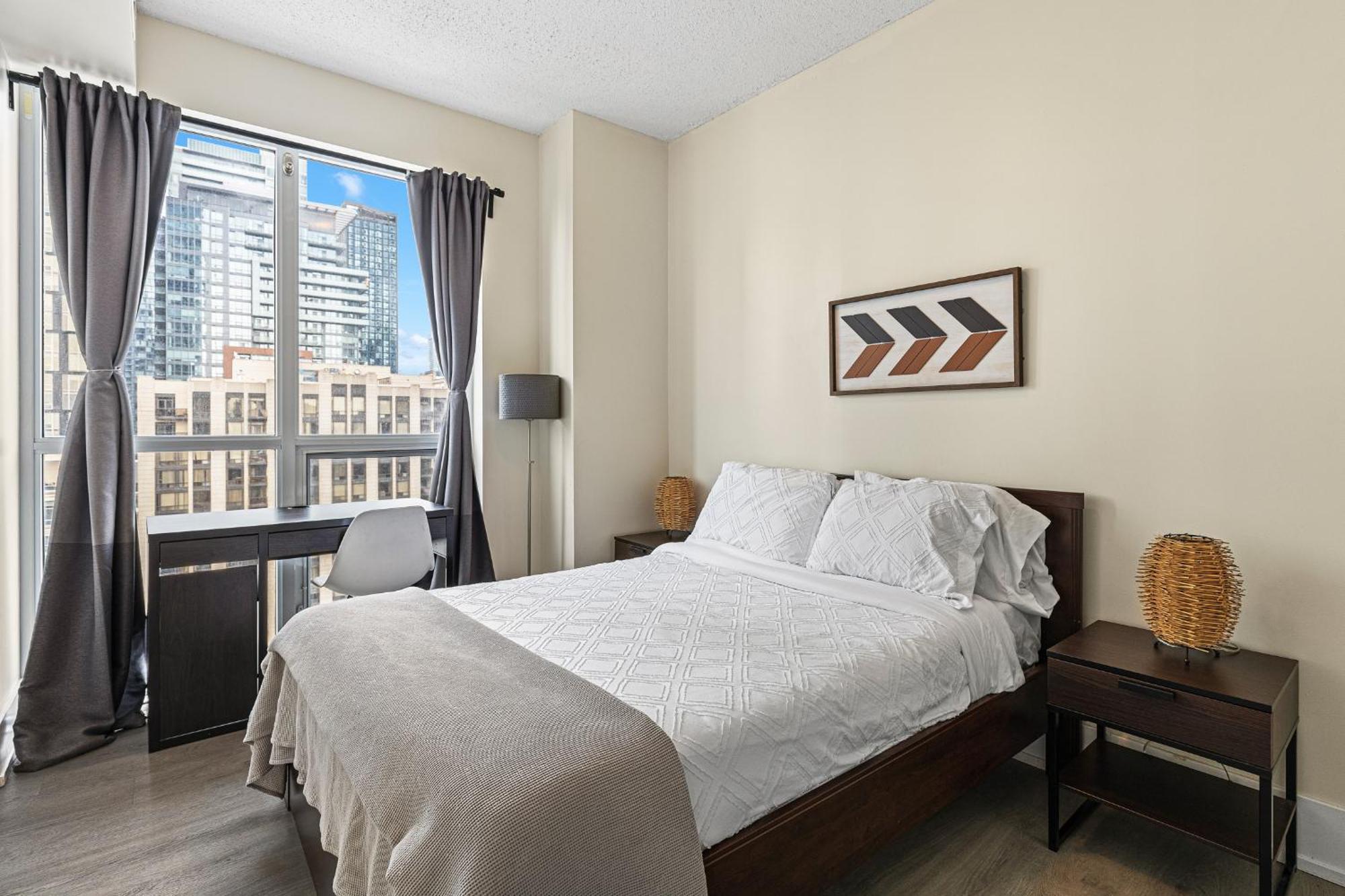 3 Bedroom Beside Cn Tower With Parking Downtown Τορόντο Εξωτερικό φωτογραφία