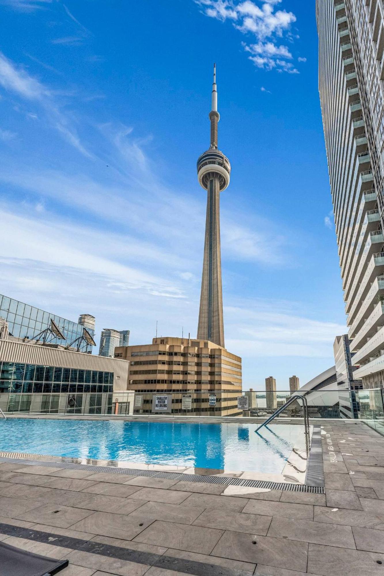 3 Bedroom Beside Cn Tower With Parking Downtown Τορόντο Εξωτερικό φωτογραφία